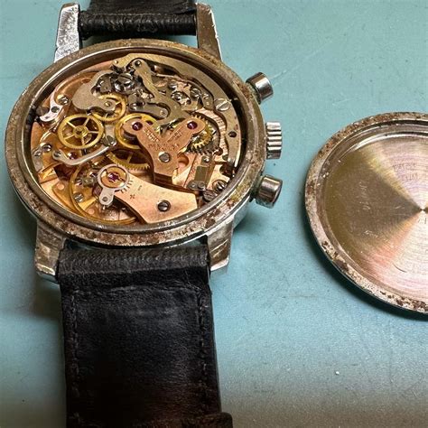 Repairing a vintage Breitling for 1,500 Euros 